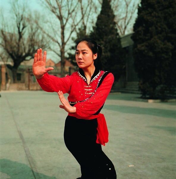 martial-arts-women-chi-kung